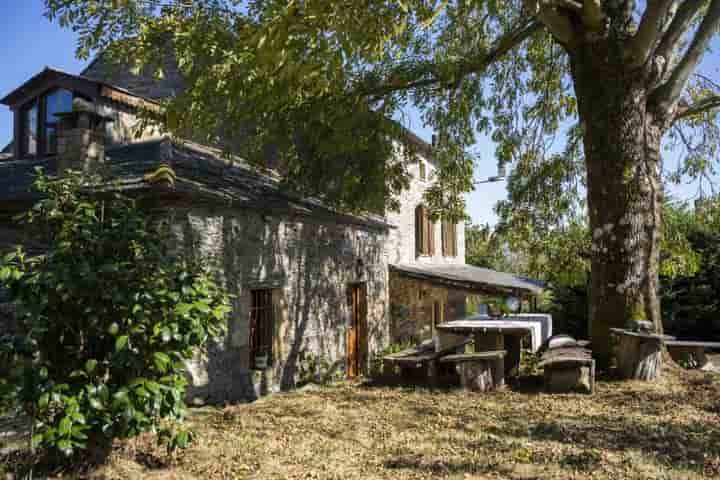 Hus till salu i San Martín de Oscos