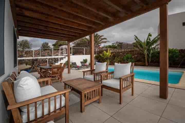 House for sale in La Oliva