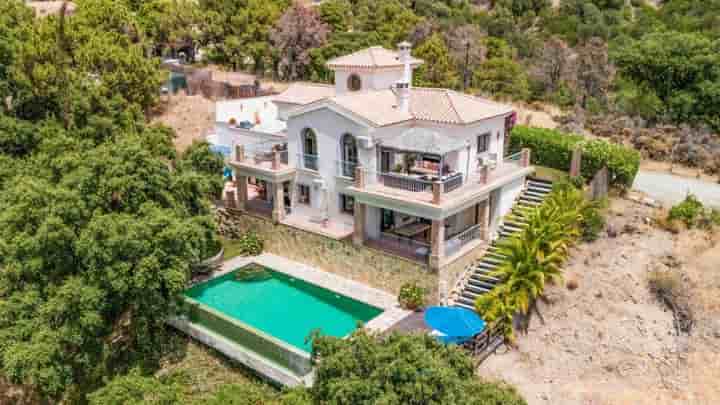 House for sale in Estepona