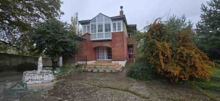 Casa in vendita a Valle de Valdelucio