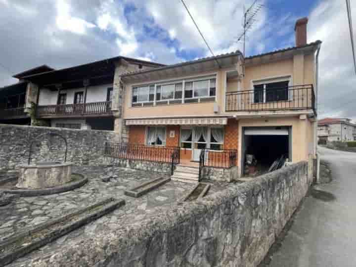 Casa in vendita a Alfoz de Lloredo