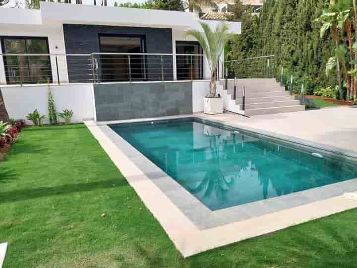 House for sale in Estepona