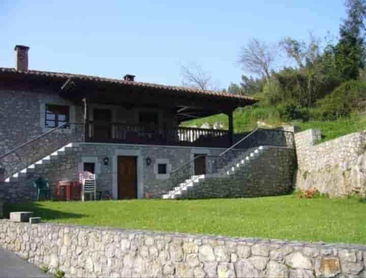 House for sale in Llanes