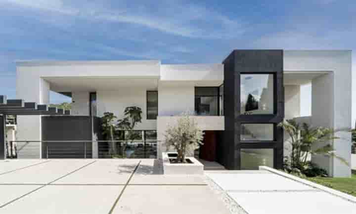 House for sale in Nueva Andalucia