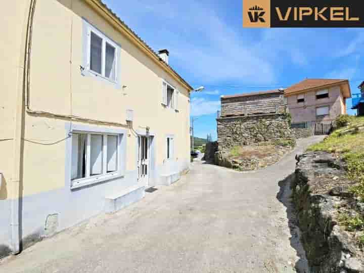 House for sale in Laxe