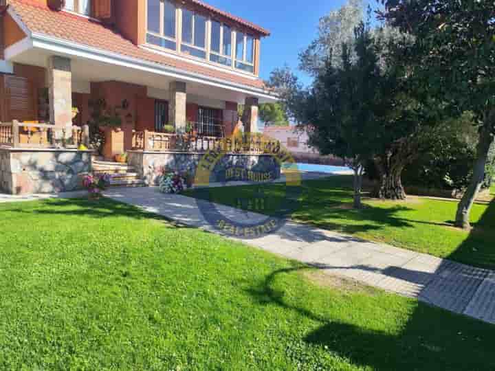 House for sale in Valdefresno