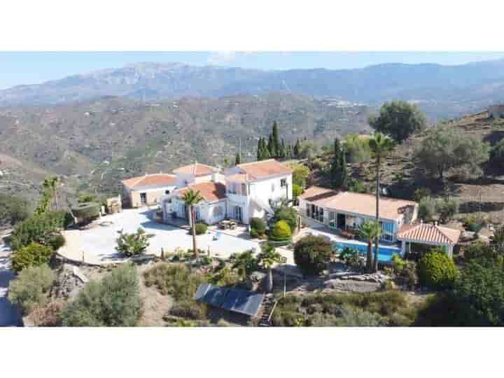 House for sale in Sayalonga