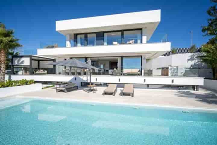 House for sale in Nueva Andalucia