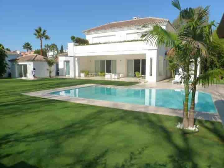 House for sale in Guadalmina Baja