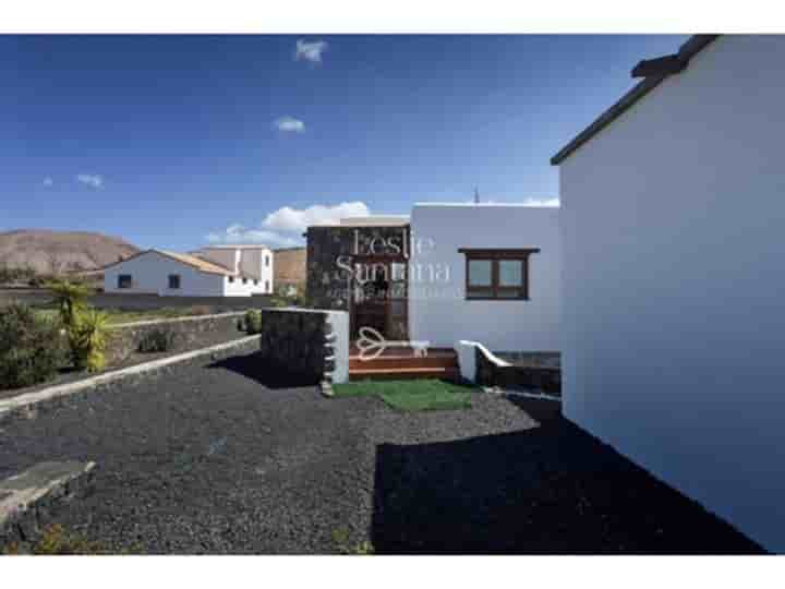 House for sale in La Oliva