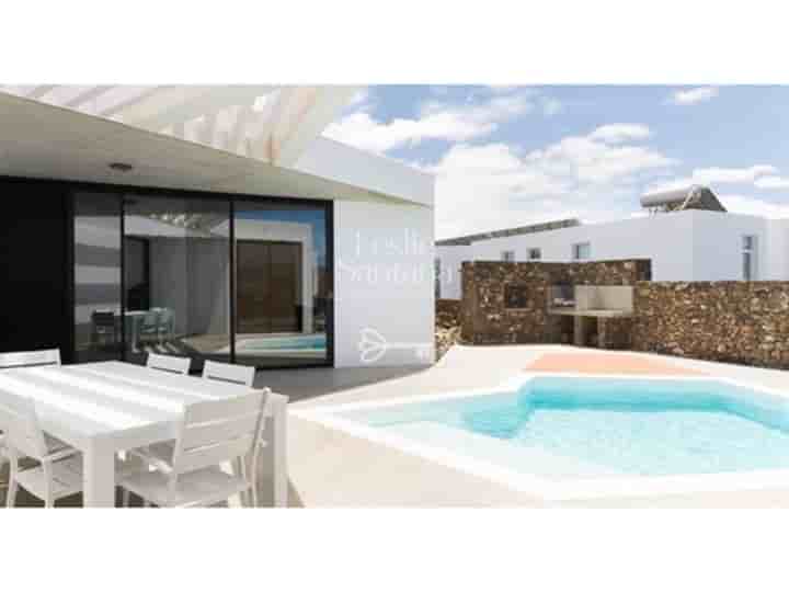 House for sale in La Oliva