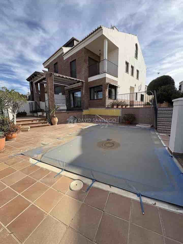 Casa para arrendar em Caleta de Vélez