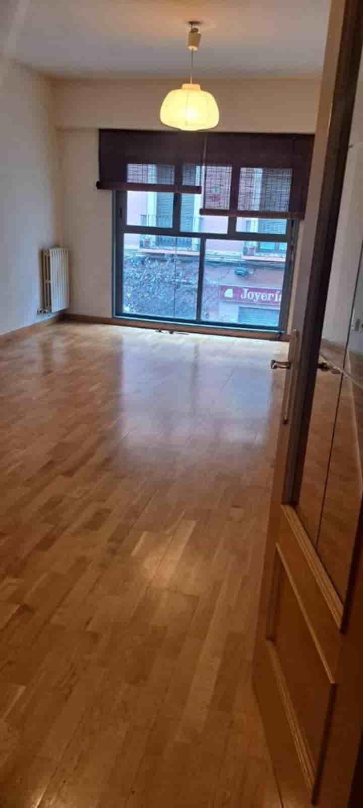 Apartment for rent in Zaragoza