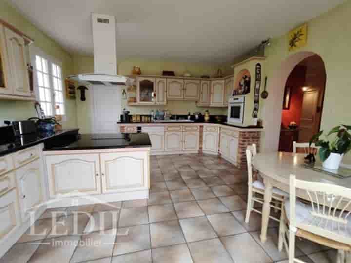 House for sale in Agen