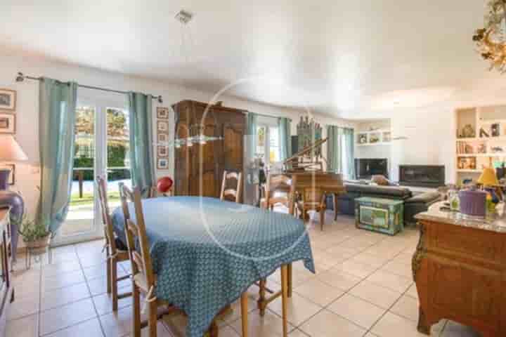 House for sale in Villelaure