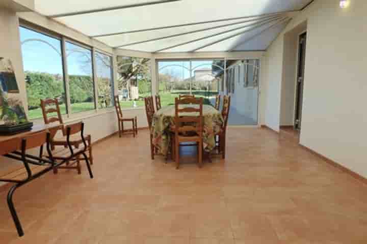 House for sale in Laroque-Timbaut