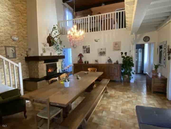 House for sale in Nanteuil-en-Vallée