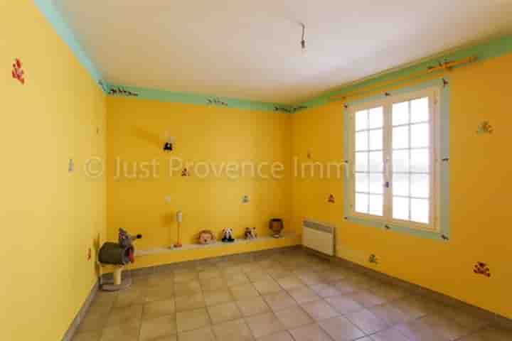 House for sale in Caromb