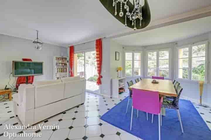 House for sale in Saint-Germain-en-Laye