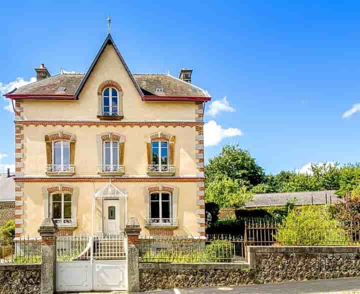 House for sale in LASSAY LES CHATEAUX