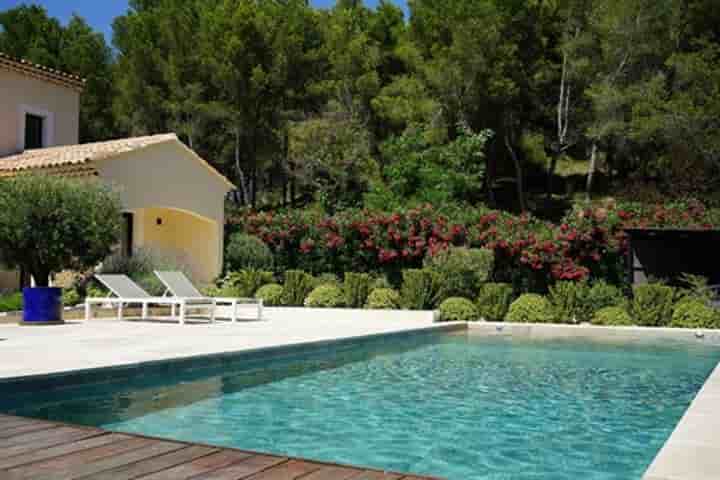 House for sale in Paradou