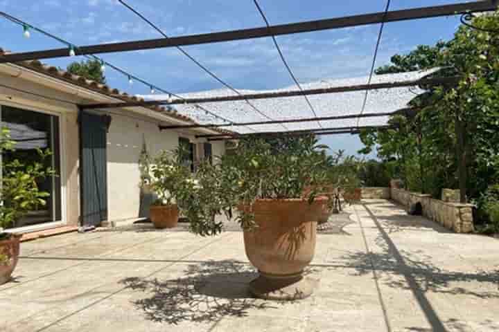 House for sale in Arles