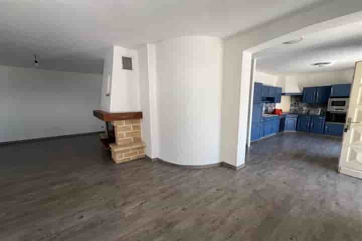 House for sale in Saint-Quentin-la-Poterie