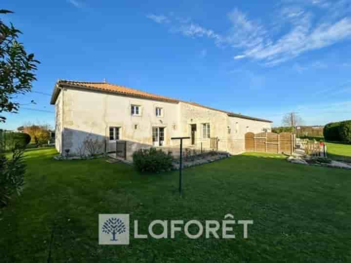 House for sale in Jonzac