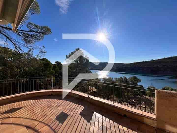 House for sale in Esparron