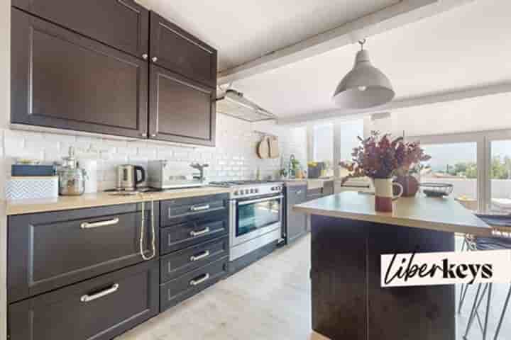 House for sale in Eguilles