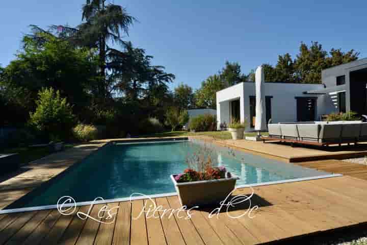 House for sale in Agen