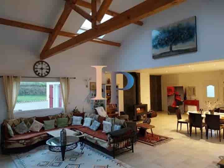 House for sale in Charlieu