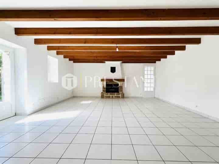 House for sale in Peillac