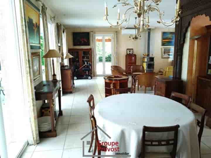 House for sale in Charnay-lès-Mâcon