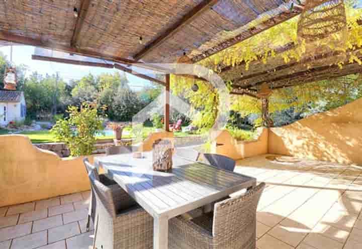 House for sale in Esparron-de-Verdon