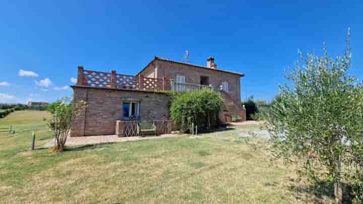 House for sale in Lucignano