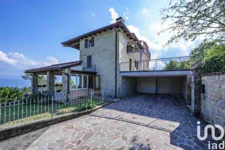 Haus zum Verkauf in Tizzano Val Parma