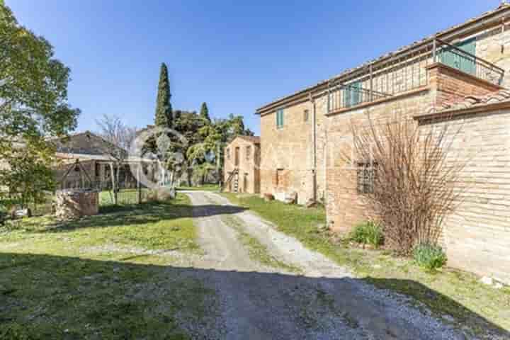 House for sale in Asciano