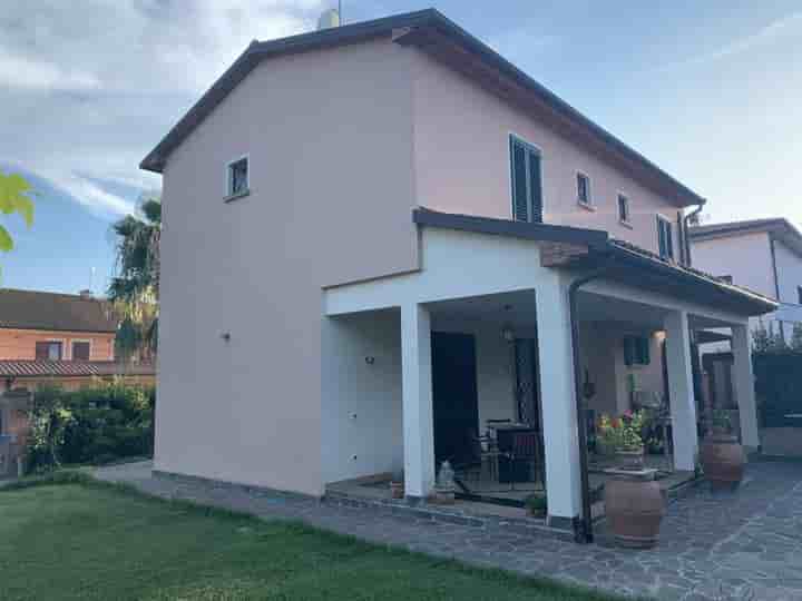 House for sale in Cecina