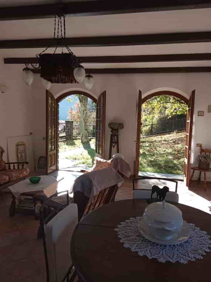 House for sale in Comano