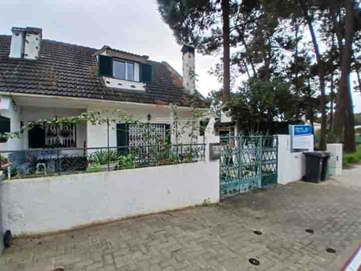 Casa para venda em Charneca De Caparica