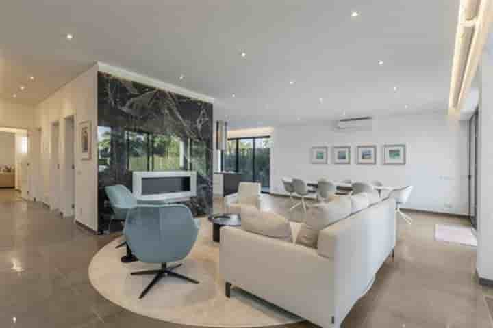 House for sale in Almancil