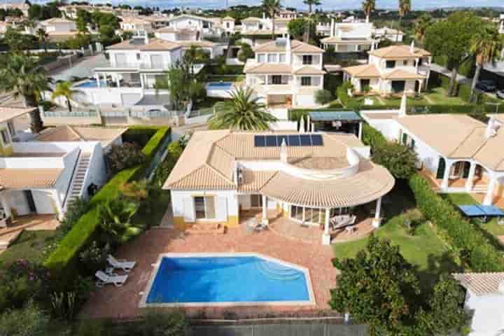 Дом для продажи в Albufeira (Olhos de Água)