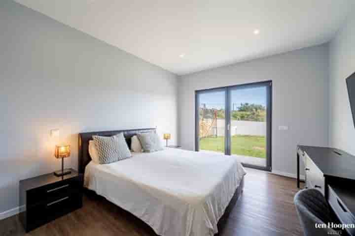 House for sale in Mexilhoeira Grande
