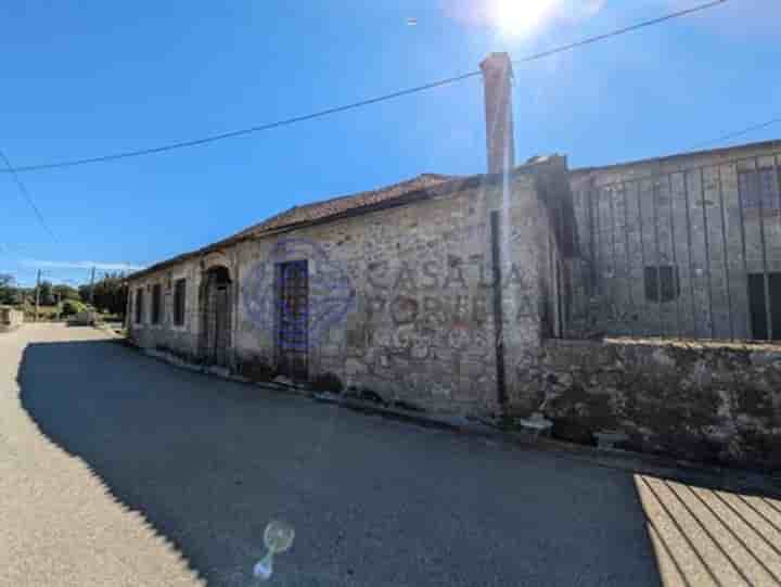 Casa para venda em São Miguel de Outeiro e Sabugosa