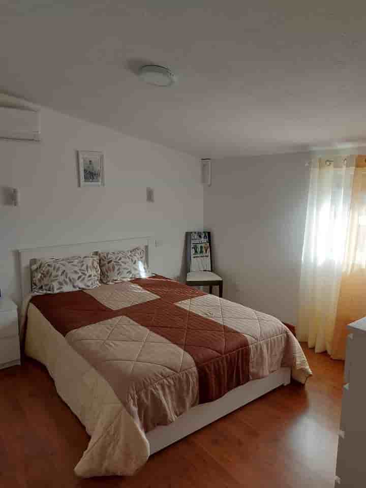 House for sale in Charneca De Caparica