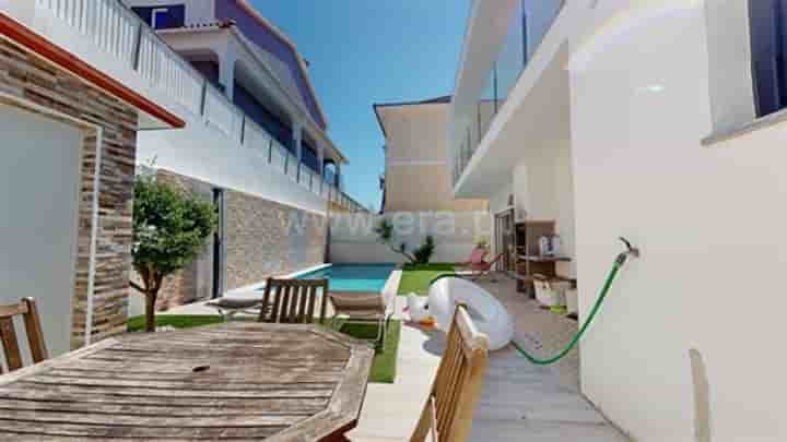 House for sale in Charneca De Caparica