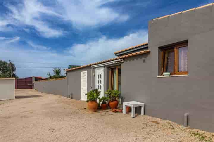 House for sale in Almancil