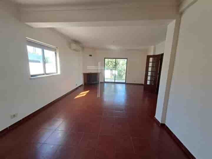 House for sale in Charneca De Caparica