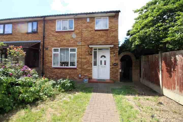 Casa en venta en Marston Close‚  Dagenham‚ RM10